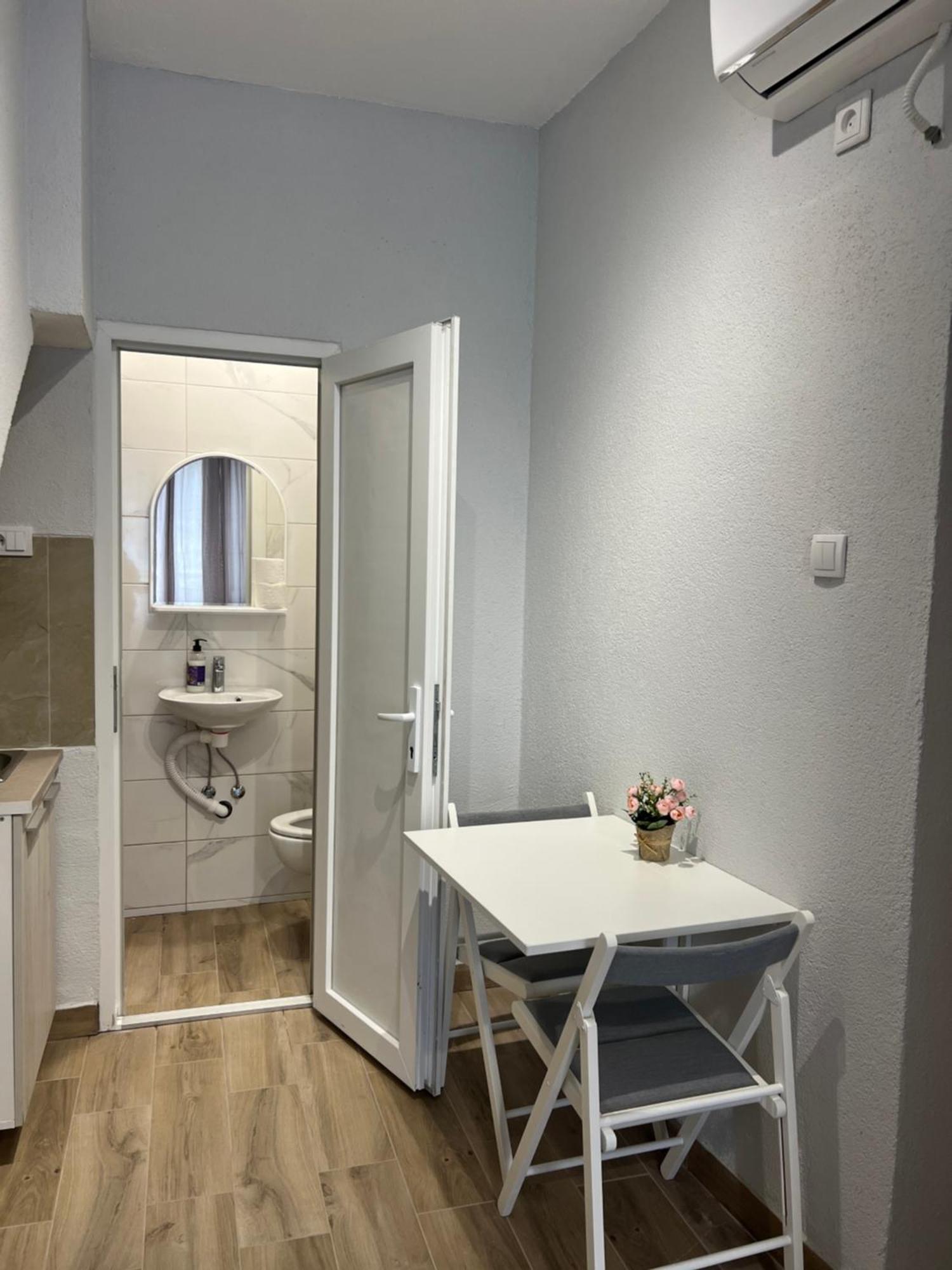Apartments Astoria Hn Herceg Novi Bagian luar foto