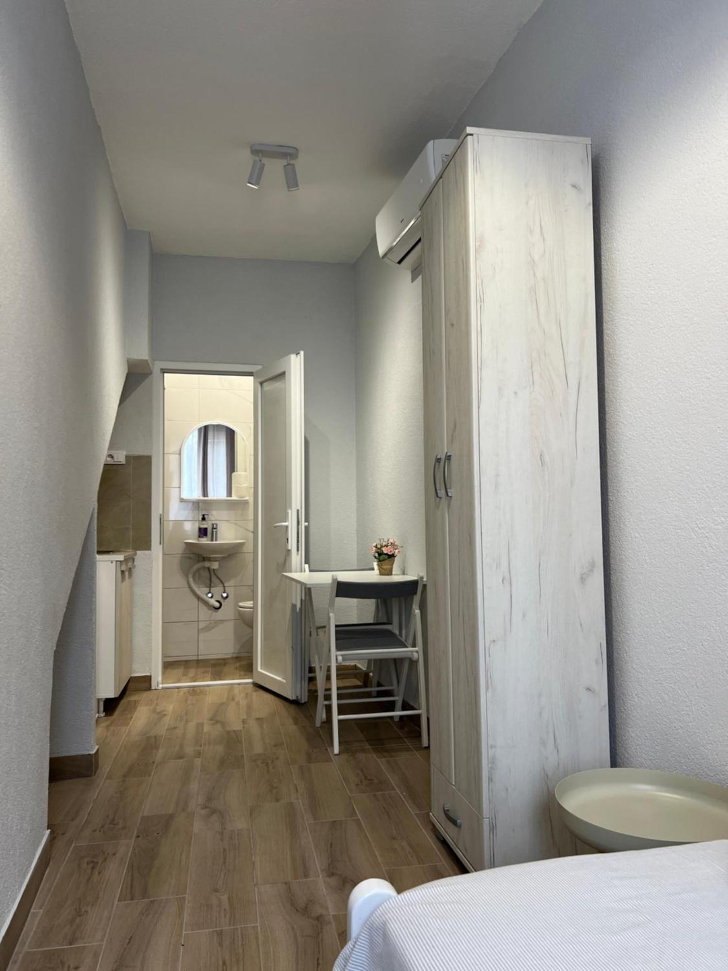 Apartments Astoria Hn Herceg Novi Bagian luar foto