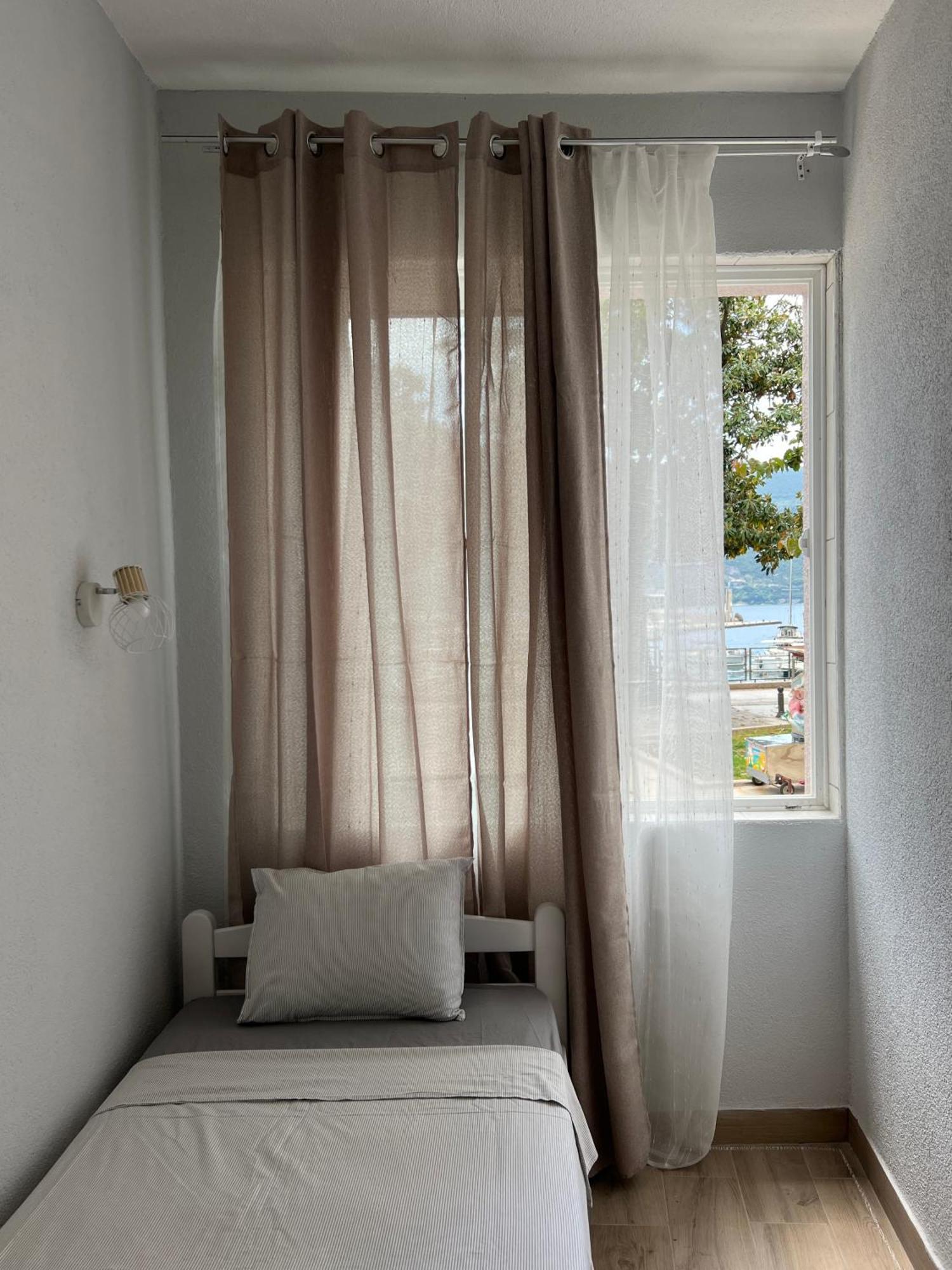 Apartments Astoria Hn Herceg Novi Bagian luar foto