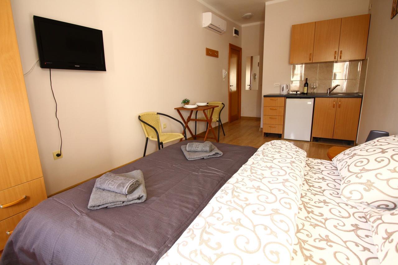 Apartments Astoria Hn Herceg Novi Bagian luar foto
