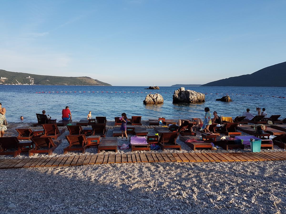 Apartments Astoria Hn Herceg Novi Bagian luar foto