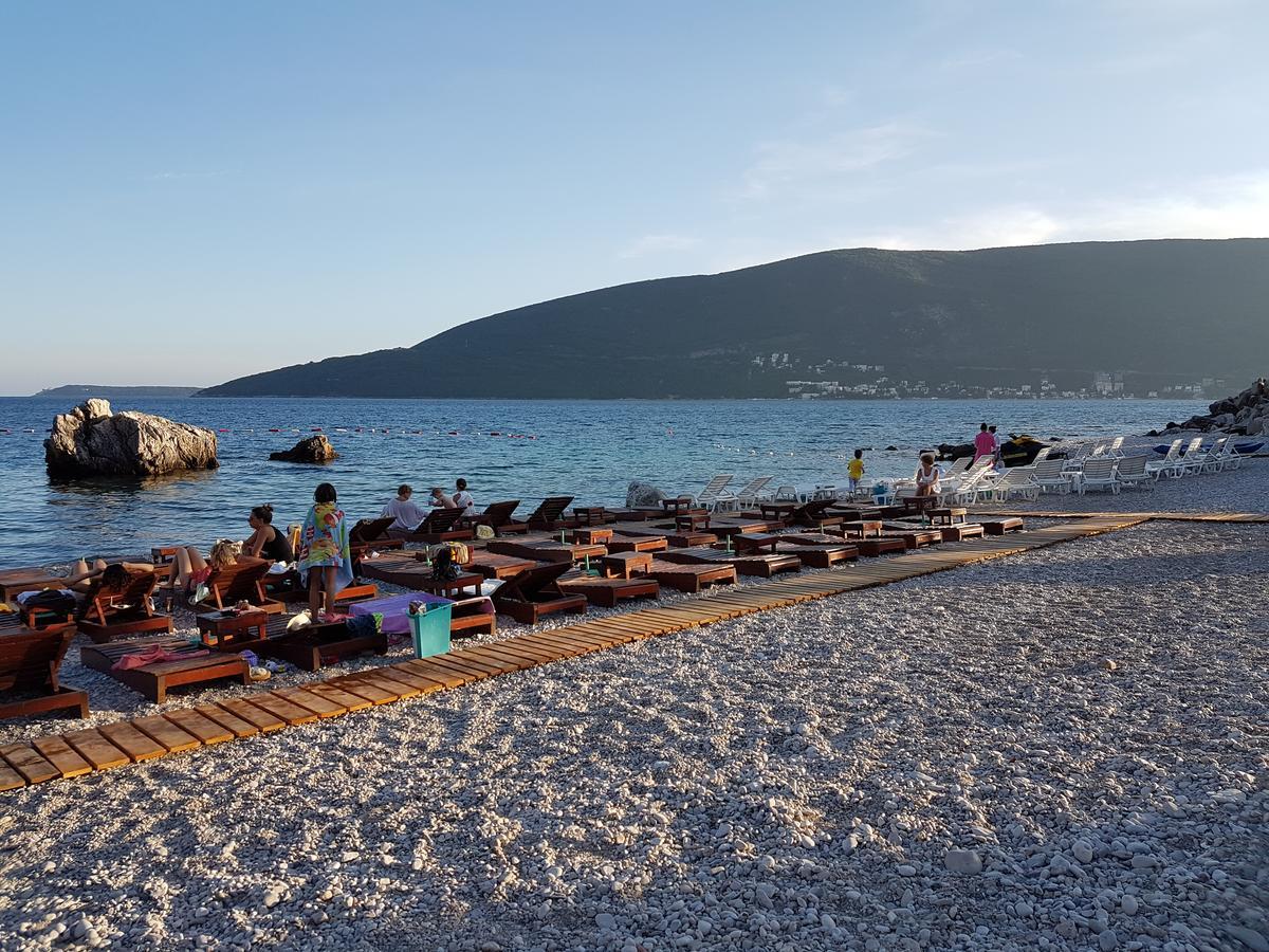 Apartments Astoria Hn Herceg Novi Bagian luar foto